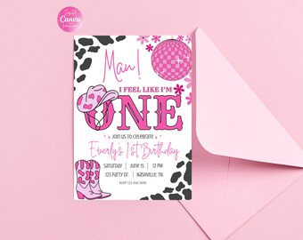 Può includere: Invito di compleanno a stampa di mucca rosa e nera con un cappello da cowboy rosa, una palla da discoteca rosa e il testo "Man! I feel like I'm ONE" e "Everly's 1st Birthday".