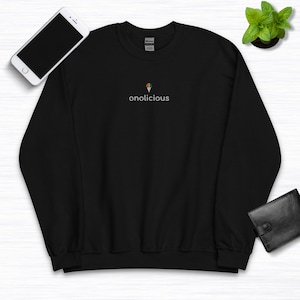 Besticktes Onolicious Sweatshirt, Shaved Ice Hoodie, Ono Grindz Rundhalsausschnitt, Lokales Hawaiianisches Dessert Sweatshirt, Leckeres Essen Langarm