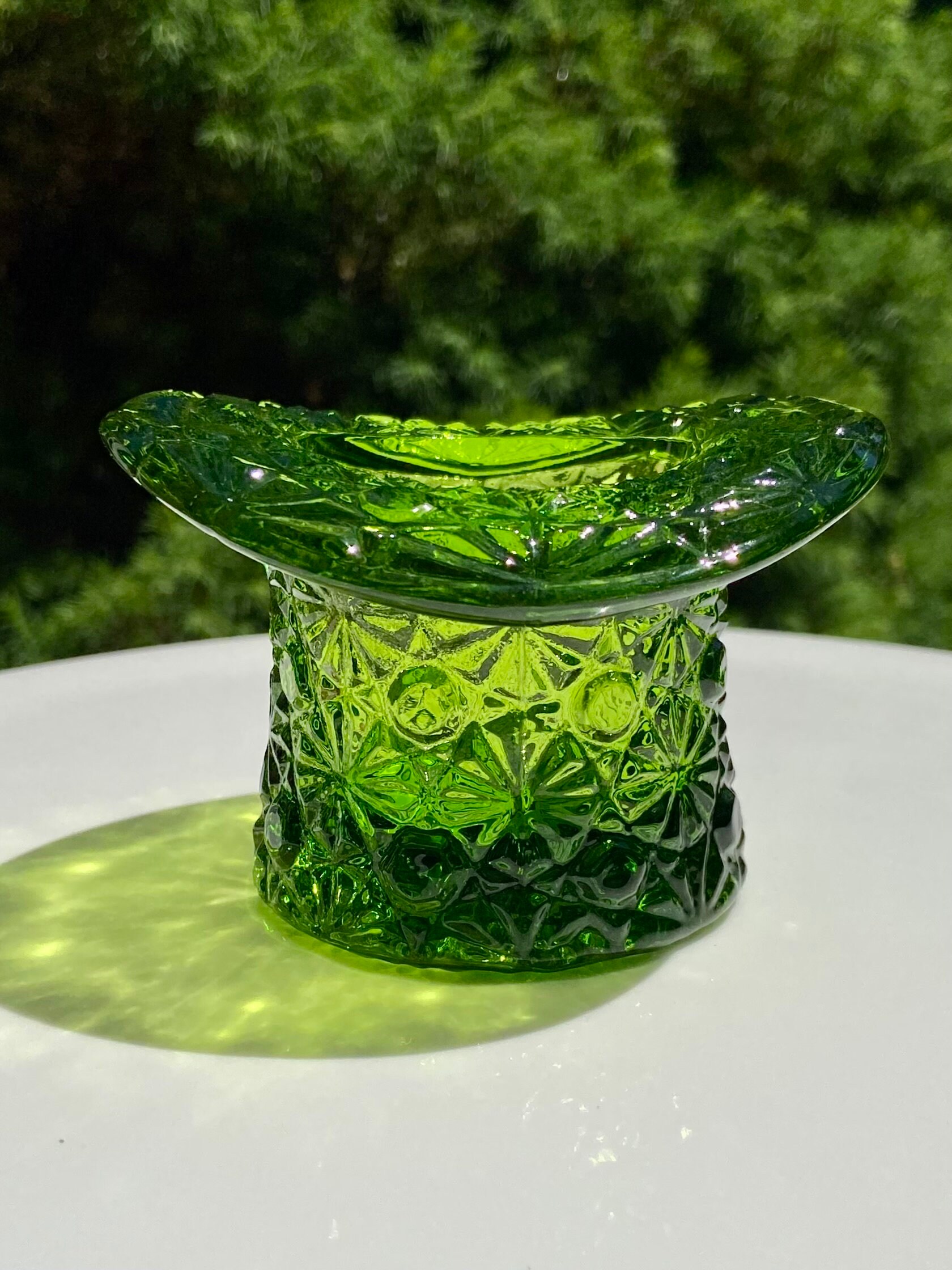 Vintage Fenton Emerald Green Colored Glass Daisy and Button Vintage Fenton Emerald Green Colored Glass Daisy and Button