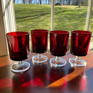 Luminarc Ruby Red 5oz. wine/cordial glasses/Set of 4/Made in France/**Free Shipping