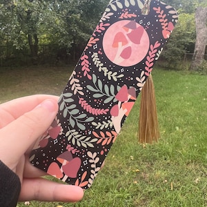Mushroom Bookmark , Mushroom and Leaf Bookmark , Cute Gift , Gift for Reader , Book Gift , Back to School , Cottagecore , Birthday Gifts