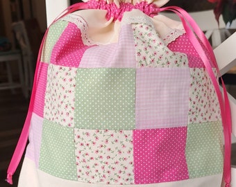 Sac cadeau fait main en tissu patchwork, cordon de serrage shabby chic