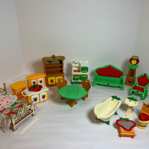 LOT DE 6 JOUETS ANCIENS BERRY HAPPY HOME (1983) - CHARLOTTE AUX FRAISES KENNER AVEC ACCESSOIRES