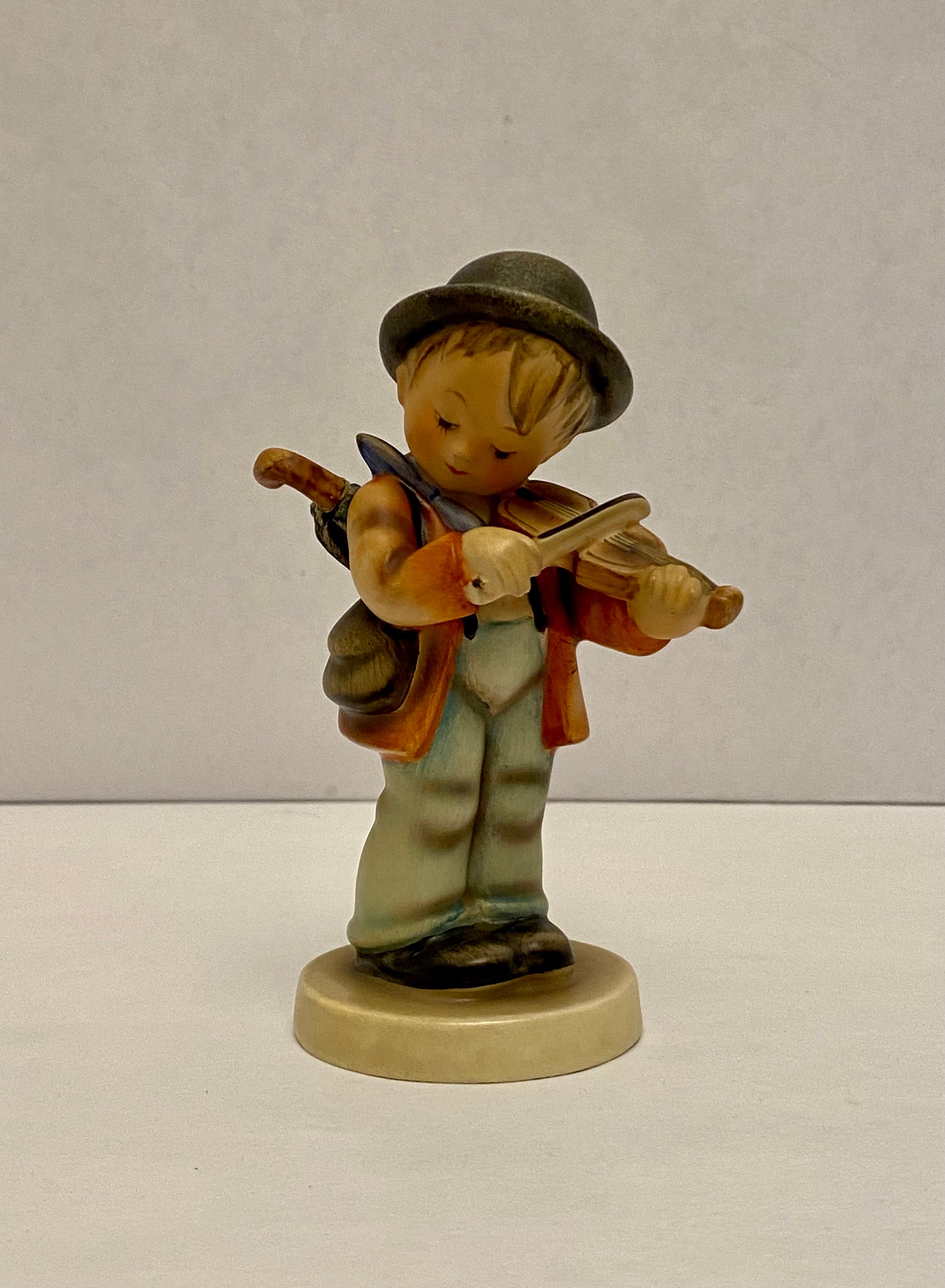 フンメル人形【Little Fiddlers】小さなバイオリン弾き ３体セット M.I. HUMMEL Doll Little Fiddler GOEBEL The Danbury Mint B672