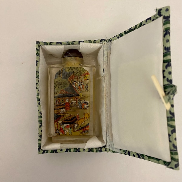 Vintage Chinese Reverse Painted Glass Snuff Perfume Bottle with Cloth Box 3.25”.