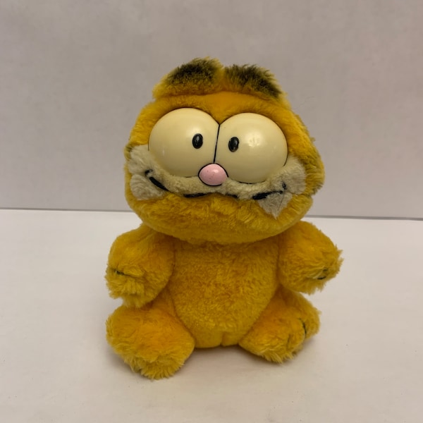 Vintage 1981 Garfield small 5.5” Tall Sitting Plush retro toys Garfield the Cat