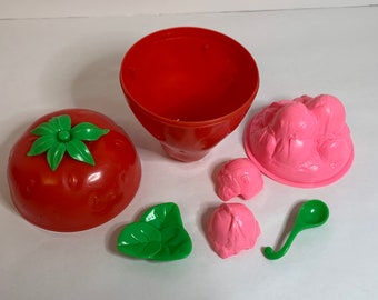 Vault 1541: [] Play-Doh: Cowboy & Strawberry Shortcake Sets