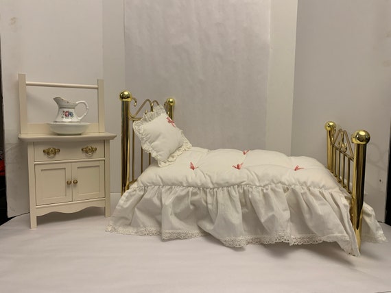 Retired PC American Girl Doll Samantha Brass Bed, Bedding