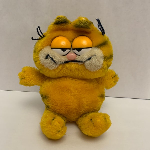 Vintage 1981 Garfield 7” Tall Sitting Plush retro toys Garfield the Cat