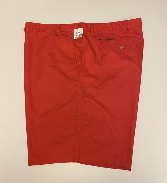 Columbia Mens Cargo Performance Fishing Gear Shorts Size 54W NWT  Coral/salmon. 