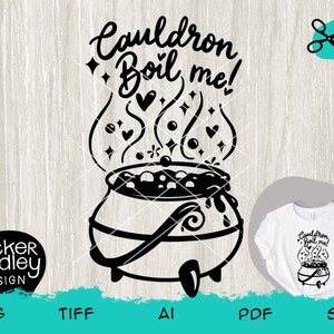 Könnte beinhalten: Schwarzweißes Vektorgrafik-Design eines Kessels mit aufsteigendem Dampf. Der Text "Cauldron Boil me!" befindet sich über dem Kessel.