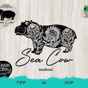 Op de afbeelding: Zwart-witte silhouet van een nijlpaard met een bloemenontwerp, de tekst "Sea Cow" en het woord "seekoei" eronder. De afbeelding bevat een bonusgrafiek van een eenvoudige nijlpaard-silhouet met de tekst "Sea Cow" en het woord "seekoei" eronder.