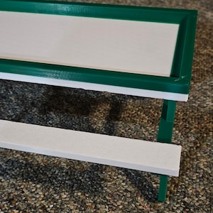 Chicknic Table (feed table for small animals)