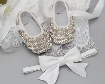 Elegantes zapatos de perlas para bebé niña, ideales para bautizos