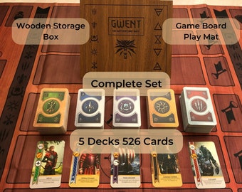 Juego completo: las 5 barajas, 526 cartas con tapete de juego y caja de almacenamiento de madera (todas las expansiones DLC incluidas)