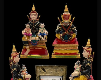 Thai Lanna Amulett Doppelschwerter Phra Khun Paen Bucha Statue S / No 58 Charge Roon Ayu Yuen LP Key Wat Srilamyong BE 2546 CE 2003 Monk Robe Takrut