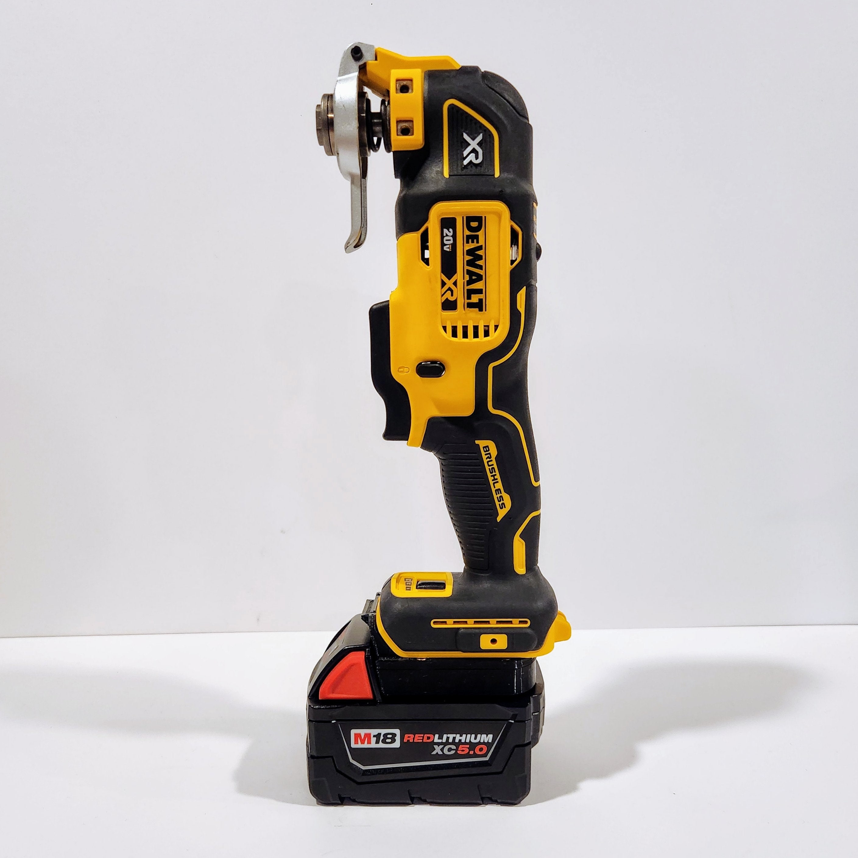 1x Adapter for DeWalt 20V XR Li-Ion Batteries To for Milwaukee