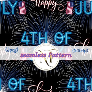 Może przedstawiać: Bezszwowy wzór z czarnym tłem, z niebieskimi i białymi fajerwerkami, tekstem "4TH OF" w kolorze niebieskim i tekstem "happy July" w białym skrypcie. Zawiera amerykańskie flagi.