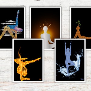 Może przedstawiać: Pięć grafik z motywem jogi na białym tle. Każda grafika przedstawia sylwetkę osoby w pozycji jogi, z elementami reprezentującymi różne tematy: chmury, światło, drzewo, ogień i wodę. Widoczne są słowa "Fire" i "Water".