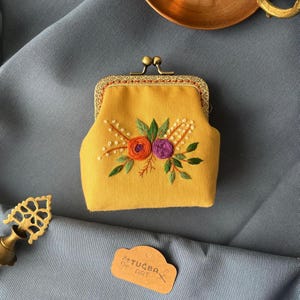 Hand bestickte orange Geldbörse, Vintage Geldbörse, Kiss-Lock Geldbörse, kleine Kettentasche, spezieller Kartenhalter, Frauen einzigartige Tasche, Mamas Geschenk