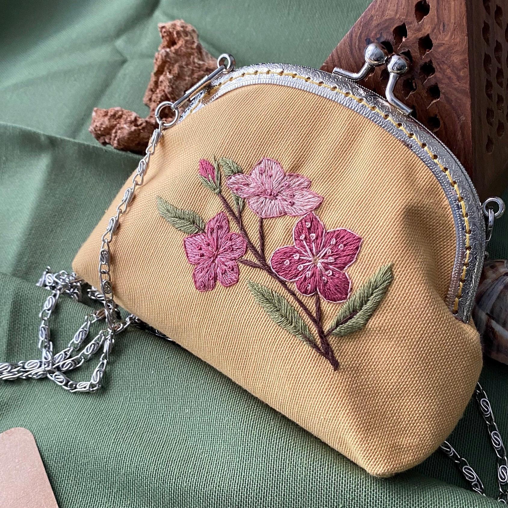 財布・ケース・小物入れ antique embroidery coin parse Handmade Embroidered Floral Coin Purse: Victorian Kiss Lock Wallet