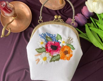 Hand Embroidered Floral Linen Crossbody Bag: Vintage Clutch