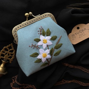 Blaue Lilie Floral Geldbörse, Vintage Floral Design Brieftasche, Gestickte Kiss Lock Tasche, Floral kleine Brieftasche, Verschluss Geldbörse, Kartenhalter, Geschenk
