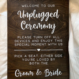 Cérémonie Unplugged et choisissez une place Décoration de mariage en bois rustique Bois foncé personnalisé Choisissez un siège image 5