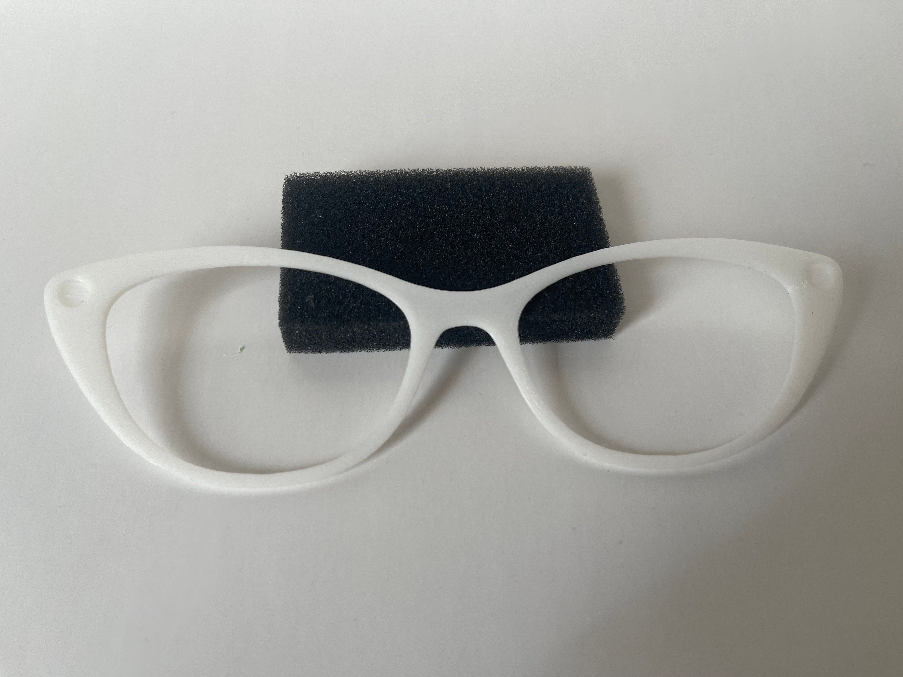 Free 3D file Cat eyeglasses holder 🐱・3D printable design to