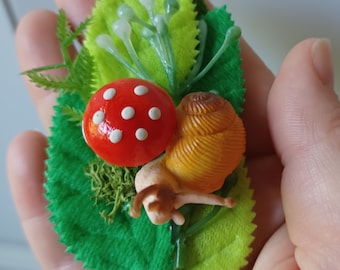 Snail toadstool woodland hair clip, accessory with fascinator clip, mushroom spotted woodland forest, green leaves fairy goblin enchanted