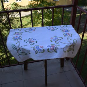 Vintage tablecloth 68x75 cm. Flower hand embroidery, floral embroidered tablecloth. Antique tablecloth 60s