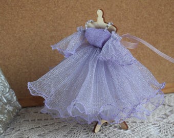 1/12e miniatuurjurk voor poppenhuis. Poppenjurk miniatuurkleding: schaal 1:12. Lurexjurk voor pop of displayjurk voor poppenhuiskamer