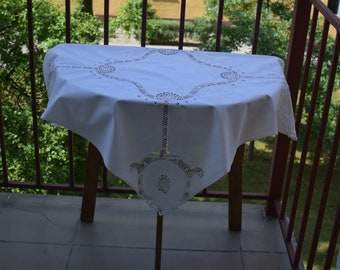 Vintage white tablecloth. Square tablecloth with crocheted lace and embroidery. Handmade lace. Small cotton tablecloth  80x80 cm