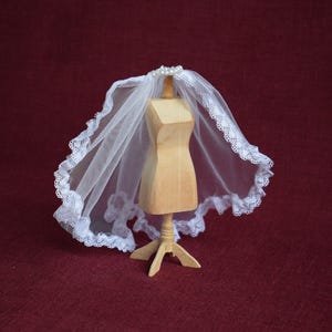 Miniature veil dollhouse 1:12 scale. Wedding veil for bride doll. Miniature doll veil. Doll house bridal accessories for roombox 1/12th