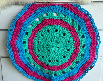 Gehäkelter Mandala-Teppich: Mehrfarbiger T-Shirt-Garn-Akzent-Teppich (76 cm Durchmesser)
