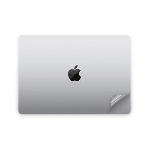 Puede incluir: Una pegatina plateada para portátil con el logotipo negro de Apple en el centro. La esquina inferior derecha está despegada, revelando una parte inferior plateada. La pegatina está diseñada para un portátil.