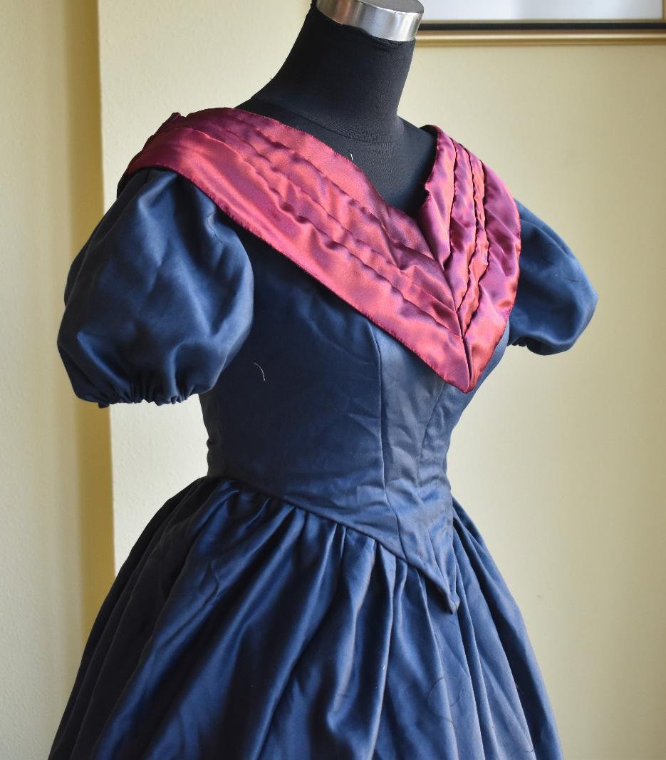 1860 victorian Day and evening dress