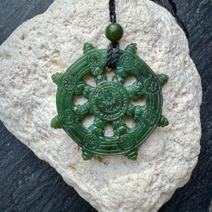 Grüner Jade Dharma Rad Anhänger, Dharma Chakra, Symbol der Harmonie, Wiedergeburt, Schutz des eigenen Weges, Kreislauf des Lebens