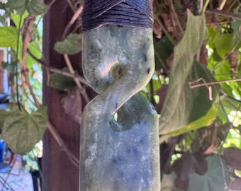 Maori Grüner Jade Pikorua Anhänger, Toki Single Twist Halskette