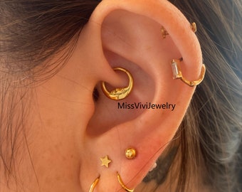 Boucle d'oreille Daith titane or visage lune 16G / Bijoux piercing Daith / Boucle d'oreille cartilage / Bague Daith or / Anneau de septum / Daith en acier