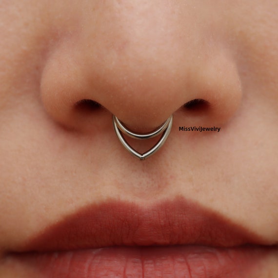 16G Titanium Septum Horseshoe with Star Ends | Cute septum rings, Septum  piercing jewelry, Titanium belly button rings