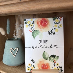 Grußkarte "Du bist geliebt"; Karte mit christlichem Zuspruch; A6 handgemalt mit floralem Watercolormotiv und Schriftzug