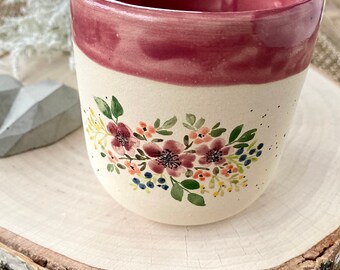 Becher keramik // Becher handgemacht mit Blumen // Tasse getöpfert rot // Tasse mit Blumen // Tasse aus Ton
