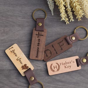 Personalized Wooden Keychain,Engraved Wood Key Chain,Custom name,Birthday or Anniversary Gift for Her or Him, Gift for Mom Dad