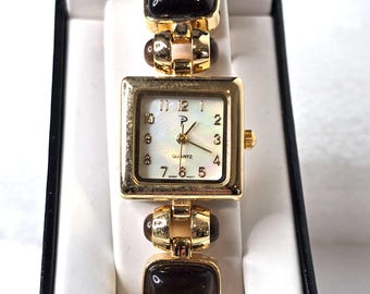 Women's Watch with Pearl Face Quartz