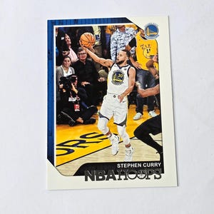 Stephen Curry NBA Basketball Card 2018-19 Panini Hoops No. 15