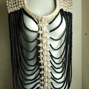 Collar largo de Papúa Nueva Guinea: Arte tribal de conchas marinas, decoración de pared