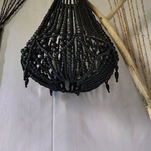 Handgefertigte Holzperlen Lampenschirm: Boho Kronleuchter, Boho Pendelleuchte (50 x 30)