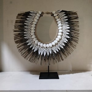Handgemachte Papua Muschel Kette: Tribal Art, Statement Decor