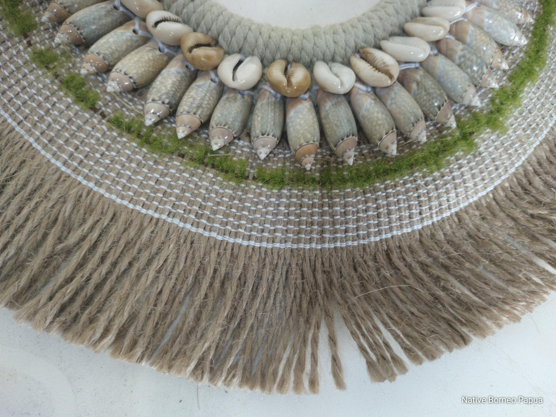 Collier de coquillages cauris tissés Papouasie-Nouvelle Collier de coquillages cauris tissés Papouasie-Nouvelle